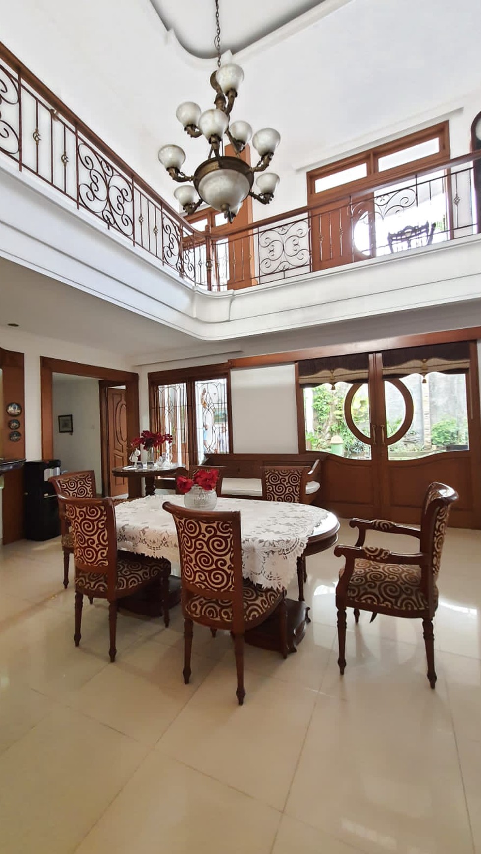 Rumah 2 lantai, bagus siap huni di Bintaro