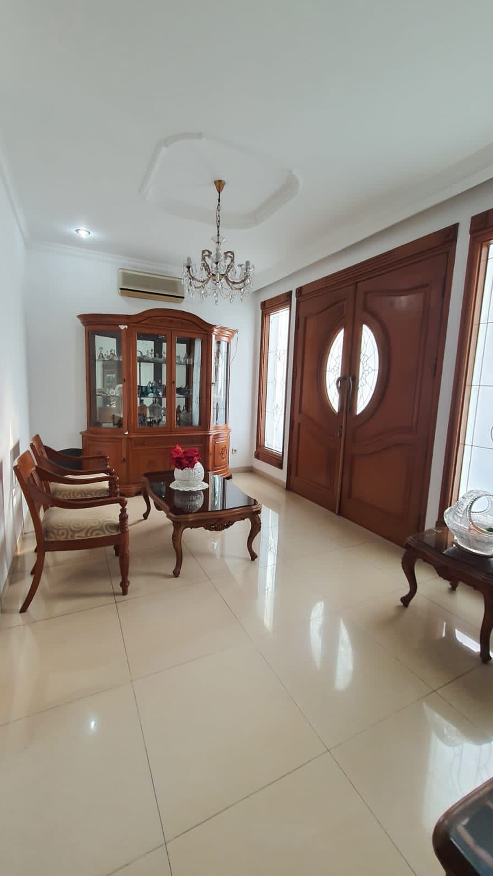 Rumah 2 lantai, bagus siap huni di Bintaro