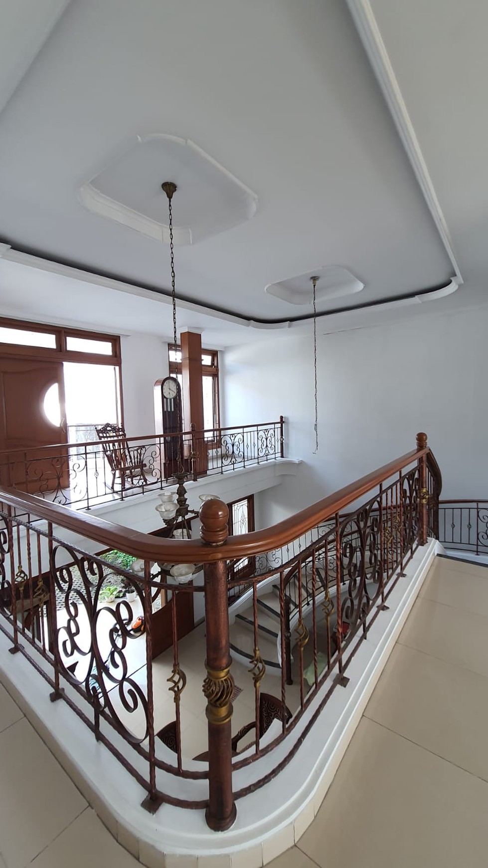 Rumah 2 lantai, bagus siap huni di Bintaro