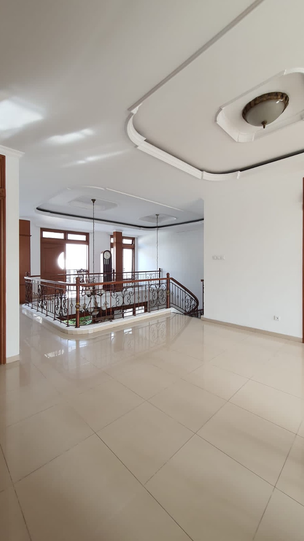 Rumah 2 lantai, bagus siap huni di Bintaro