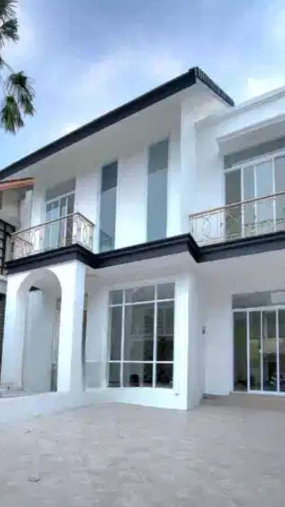 Rumah baru mewah Clasic Modern di Emerald Bintaro Jaya sektor 9.