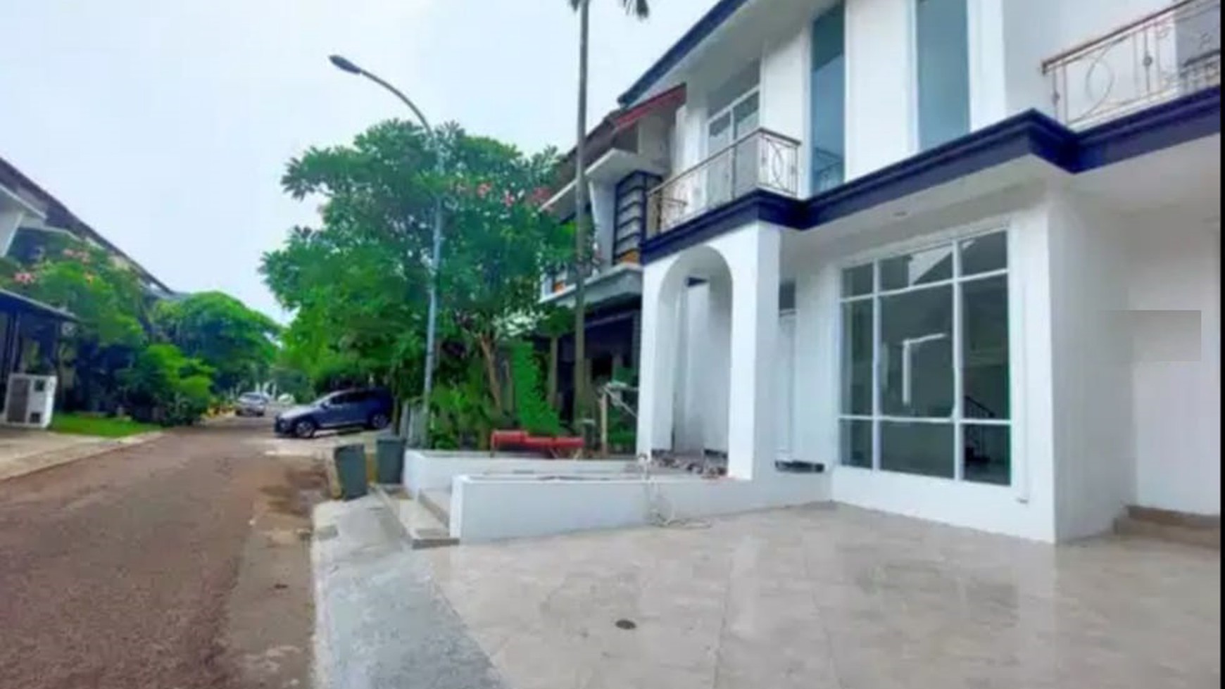 Rumah baru mewah Clasic Modern di Emerald Bintaro Jaya sektor 9.