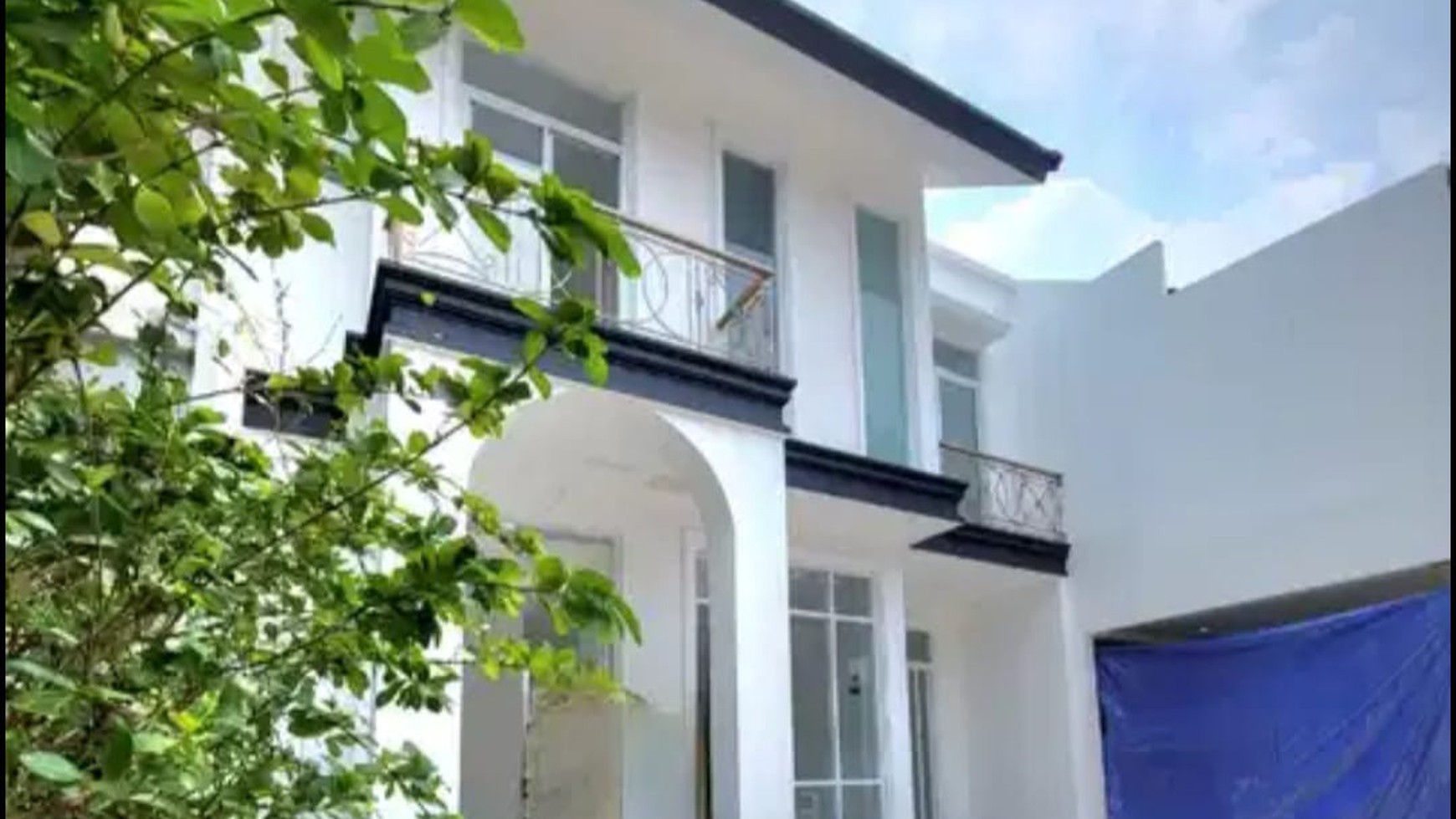 Rumah baru mewah Clasic Modern di Emerald Bintaro Jaya sektor 9.