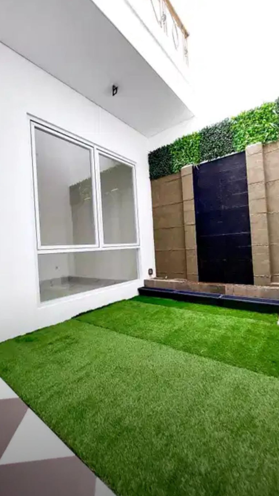Rumah baru mewah Clasic Modern di Emerald Bintaro Jaya sektor 9.