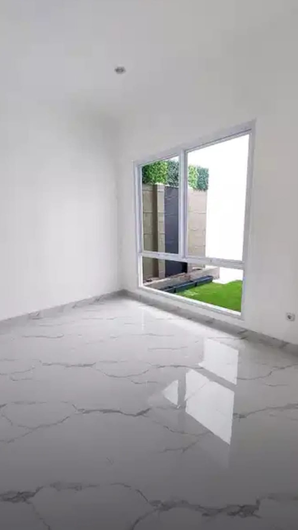 Rumah baru mewah Clasic Modern di Emerald Bintaro Jaya sektor 9.