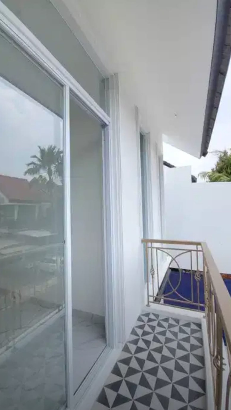 Rumah baru mewah Clasic Modern di Emerald Bintaro Jaya sektor 9.