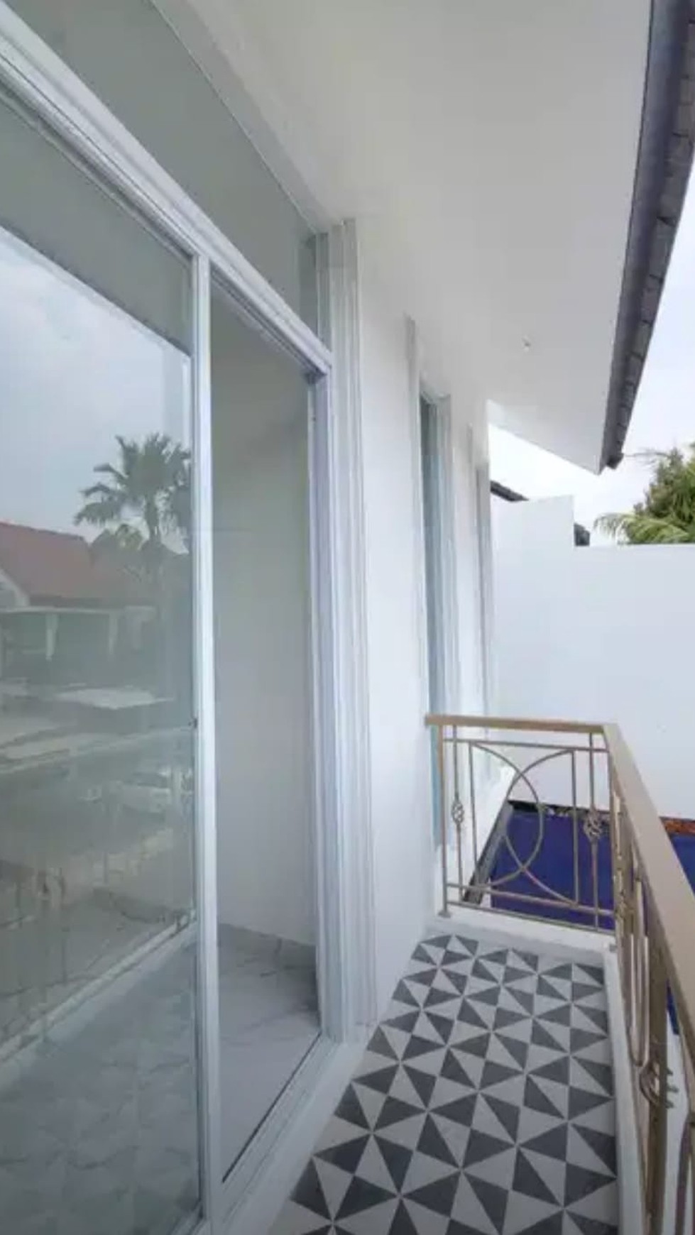 Rumah baru mewah Clasic Modern di Emerald Bintaro Jaya sektor 9.