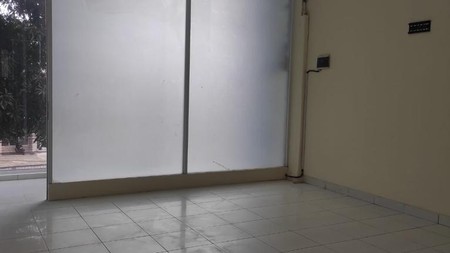 Ruko for lease 2 lantai lokasi strategis di Kemang, Jakarta Selatan