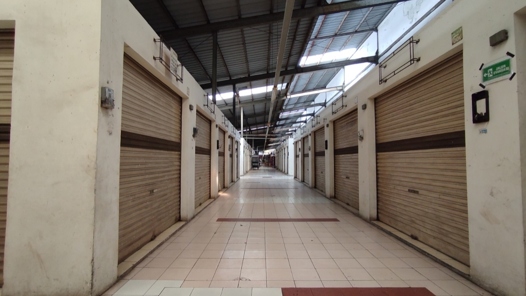 Kios Dijual di Pasar Modern Grand Wisata - Lokasi Strategis & Investasi Menguntungkan!