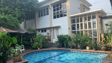 Dijual Rumah bagus dengan swiming pool di Pejaten