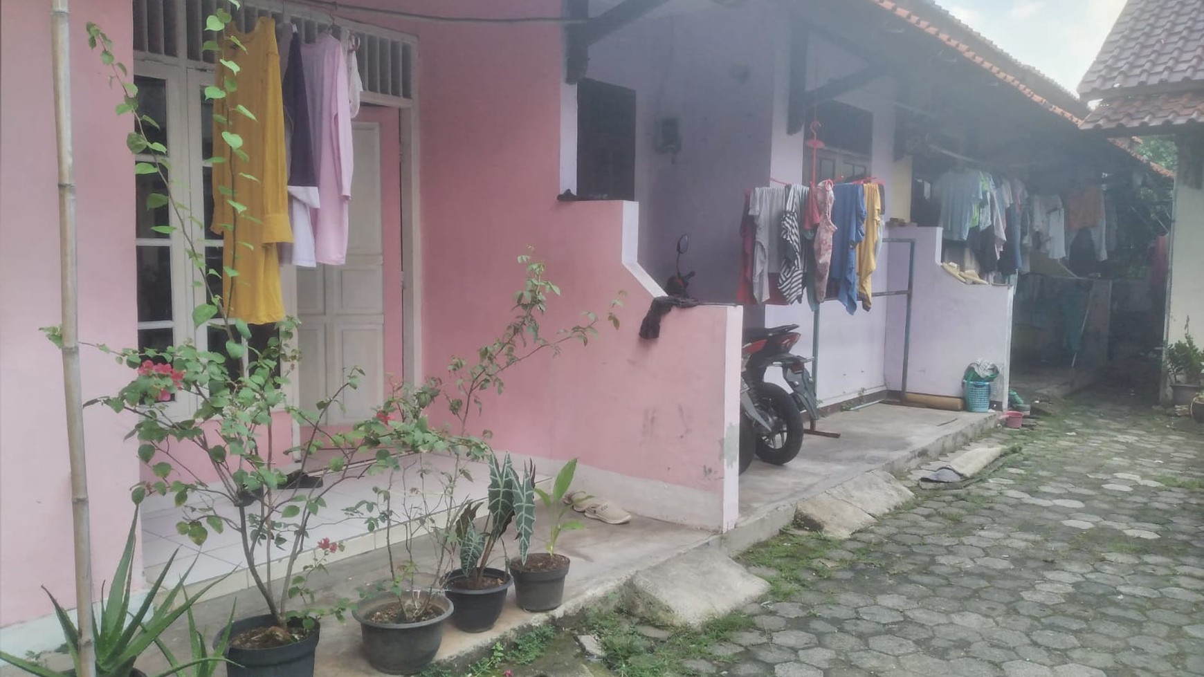 Di jual Rumah Kost + Kontrakan lokasi di Jl Mawar Margonda Depok Jawa Barat 