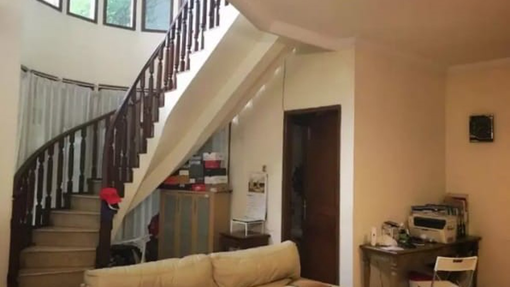 Rumah Siap Huni Halaman Luas, dan Nyaman @Menteng Raya, Bintaro.