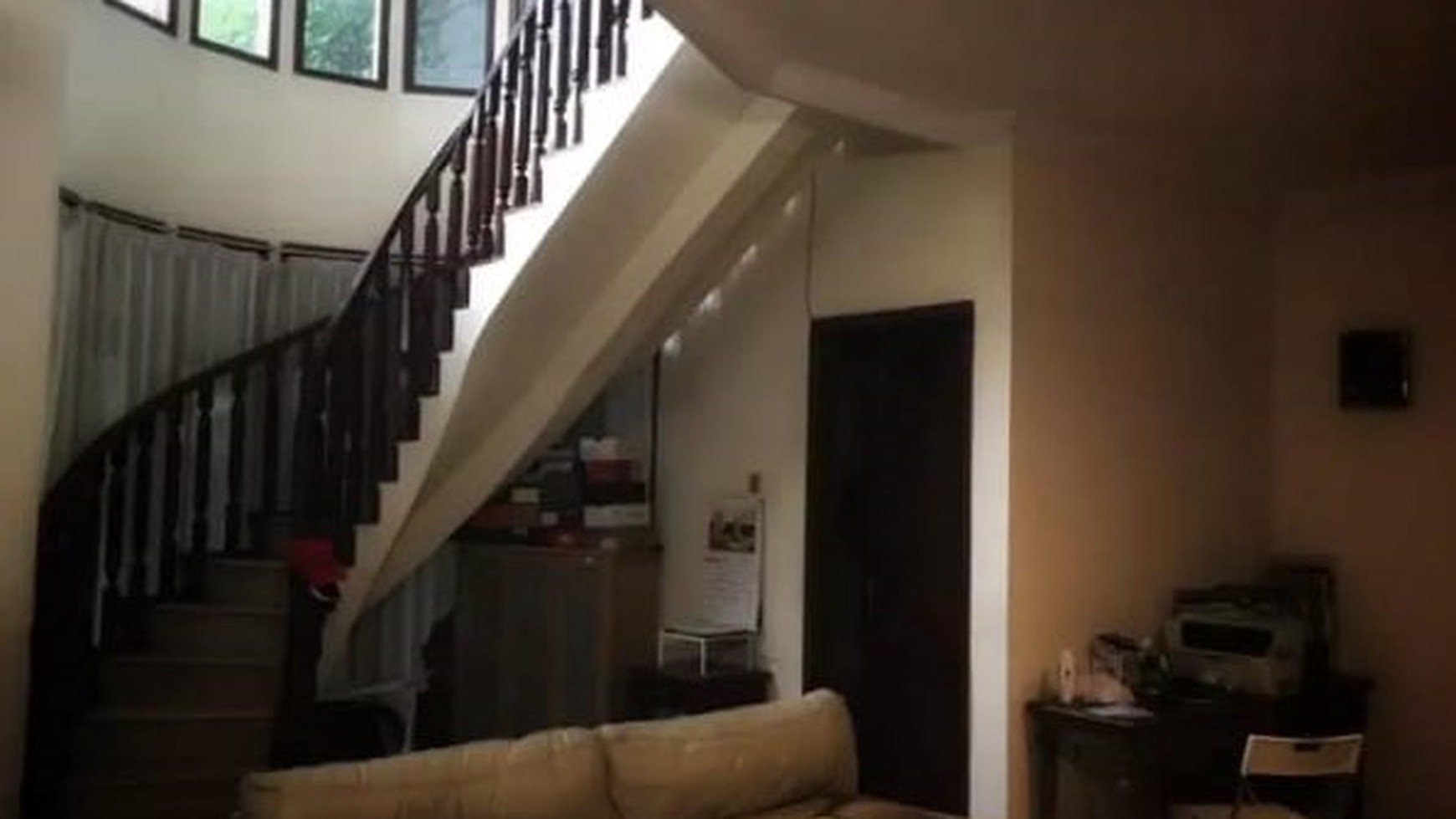 Rumah Siap Huni Halaman Luas, dan Nyaman @Menteng Raya, Bintaro.