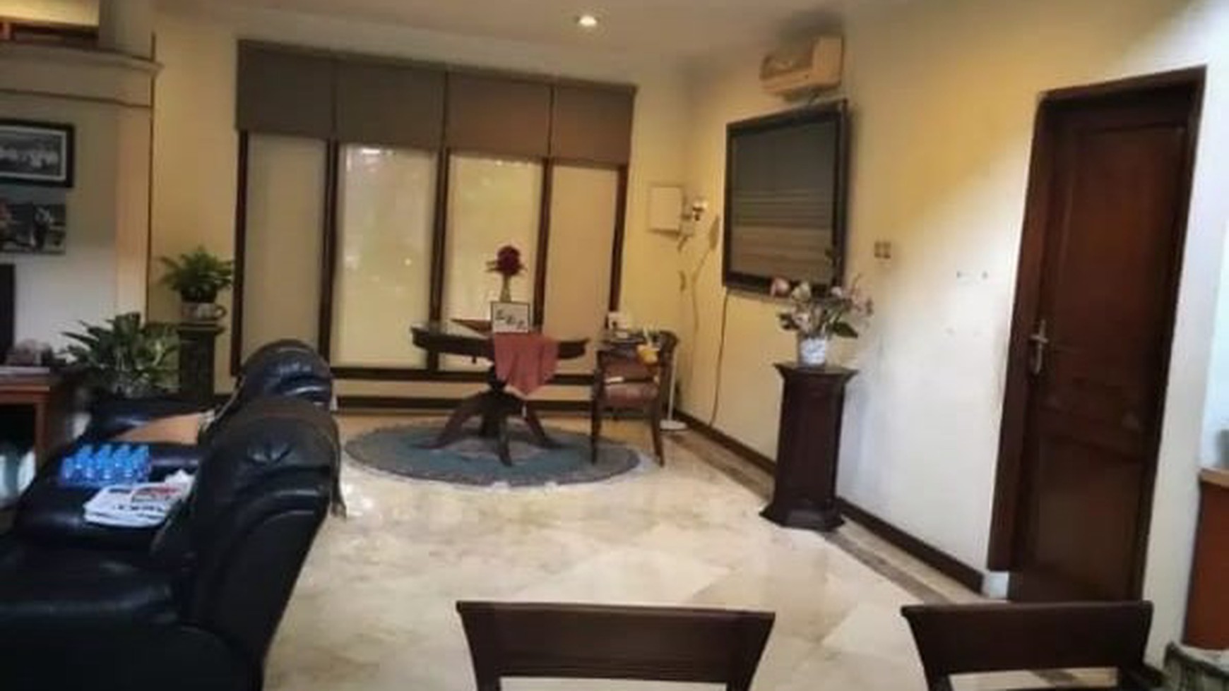 Rumah Siap Huni Halaman Luas, dan Nyaman @Menteng Raya, Bintaro.