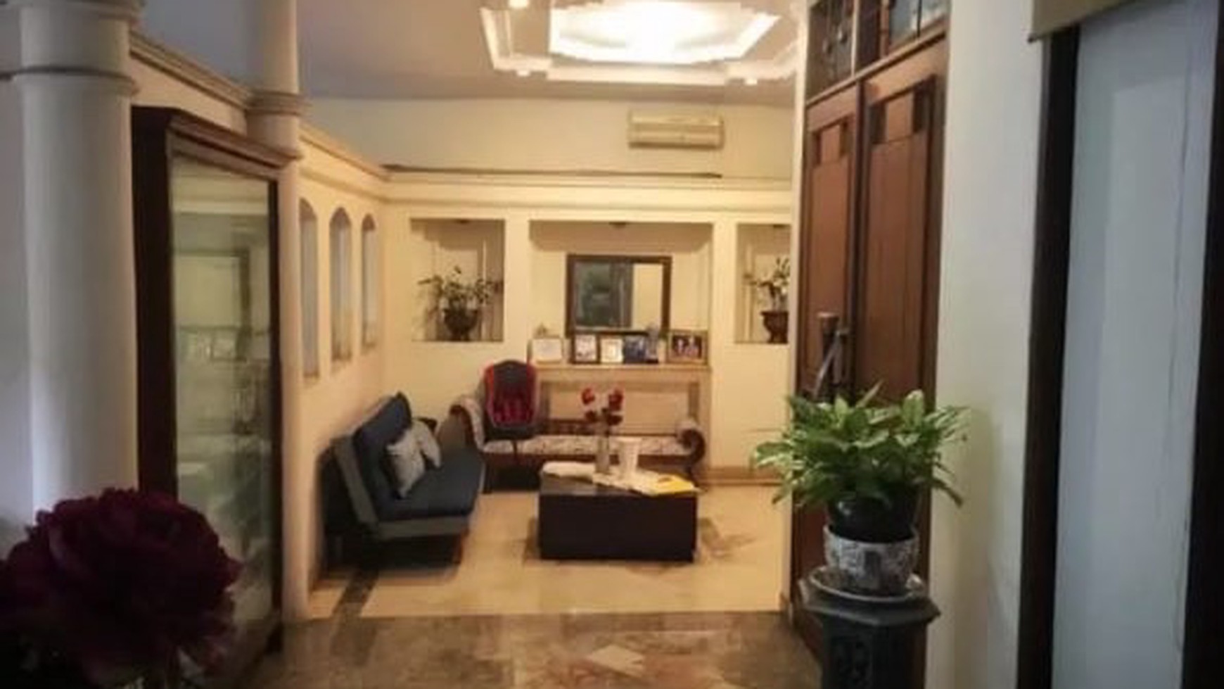 Rumah Siap Huni Halaman Luas, dan Nyaman @Menteng Raya, Bintaro.