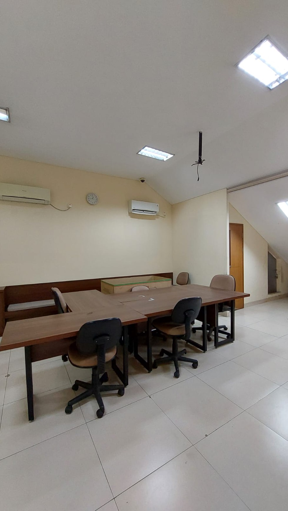 Ruko siap pakai daerah komersial di Bintaro 