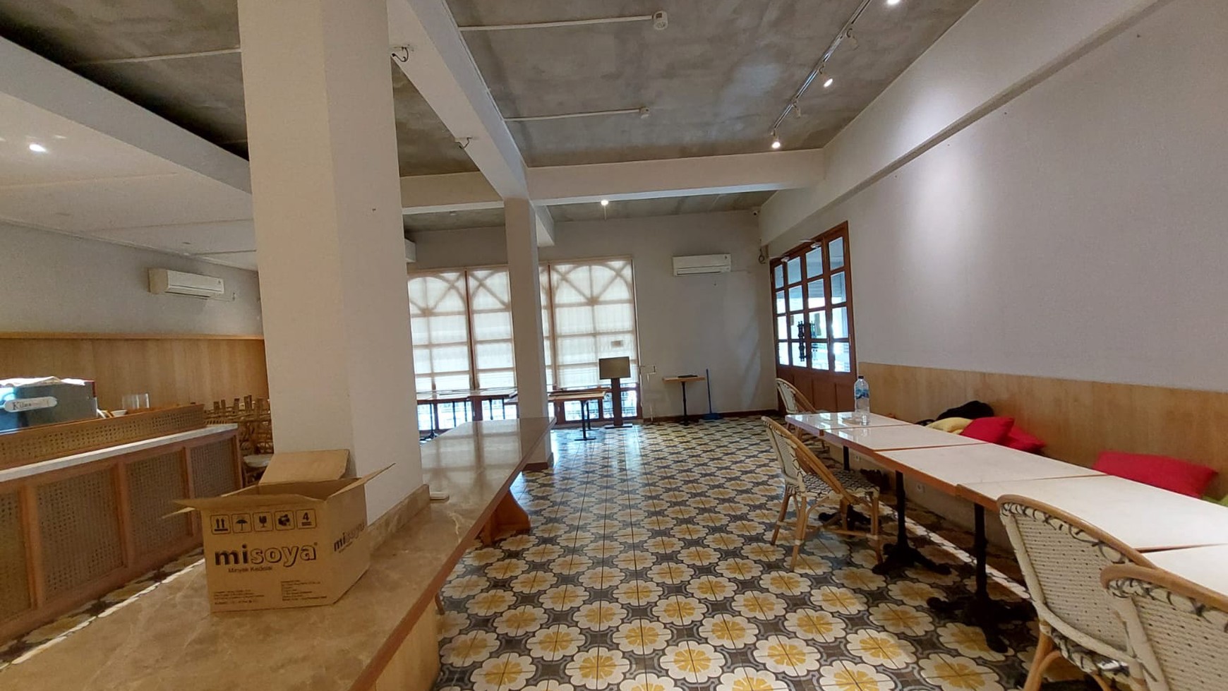 Ruko siap pakai daerah komersial di Bintaro 