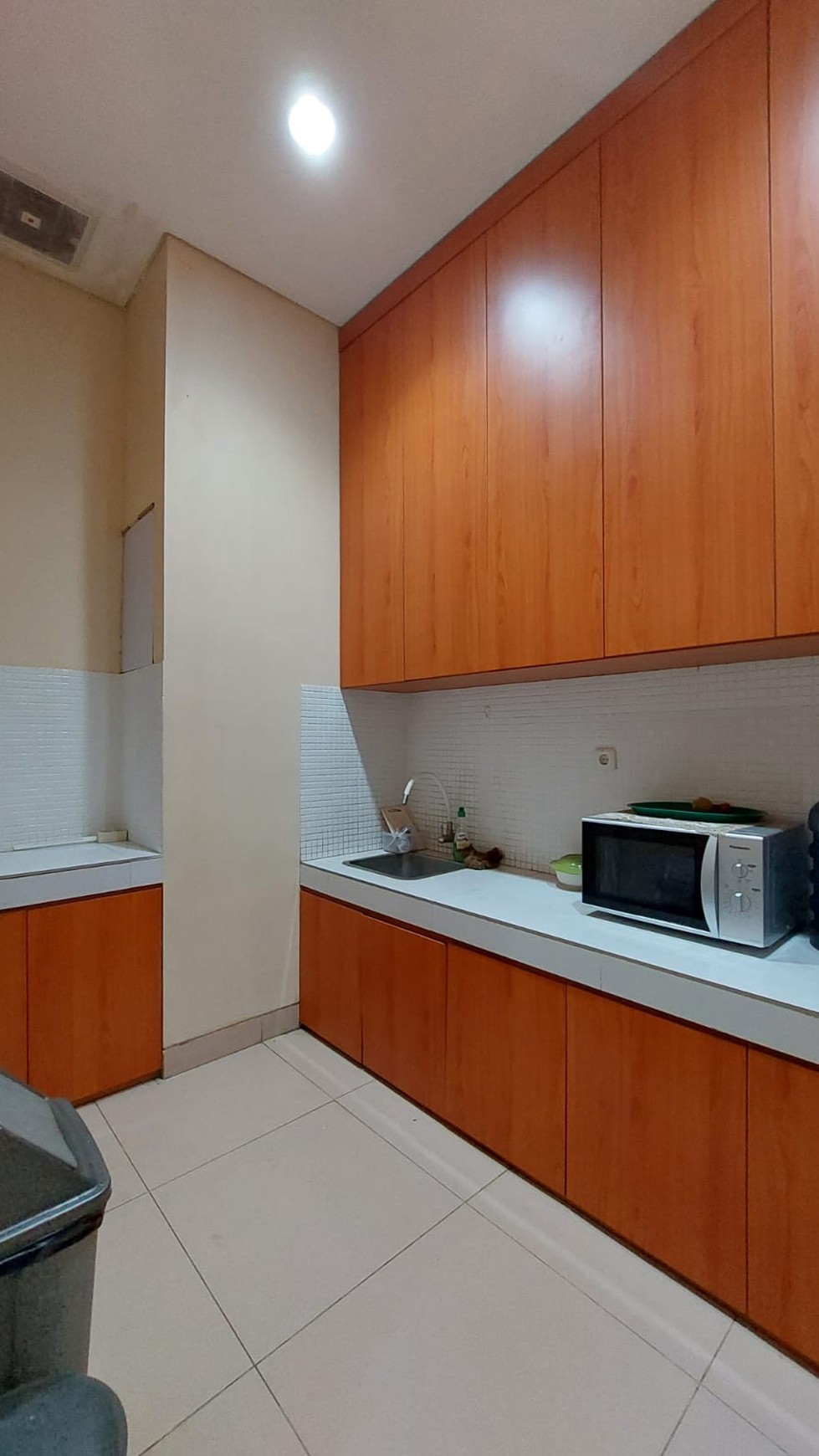 Ruko siap pakai daerah komersial di Bintaro 