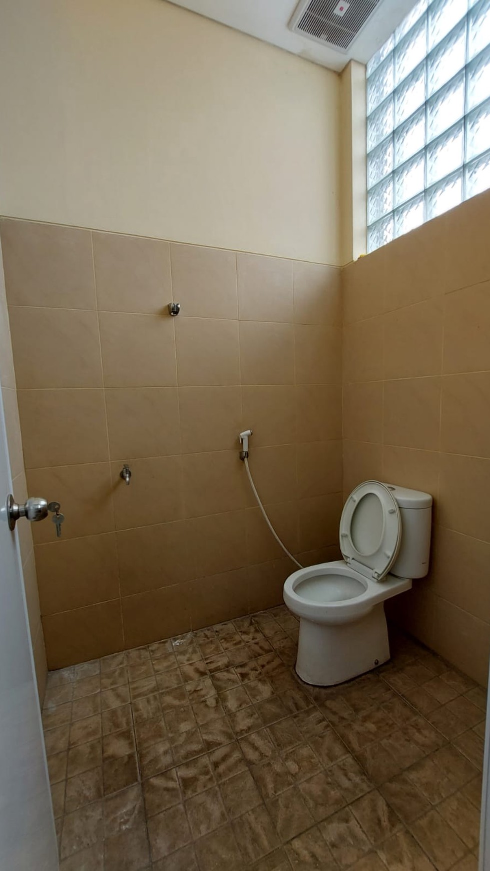 Ruko siap pakai daerah komersial di Bintaro 