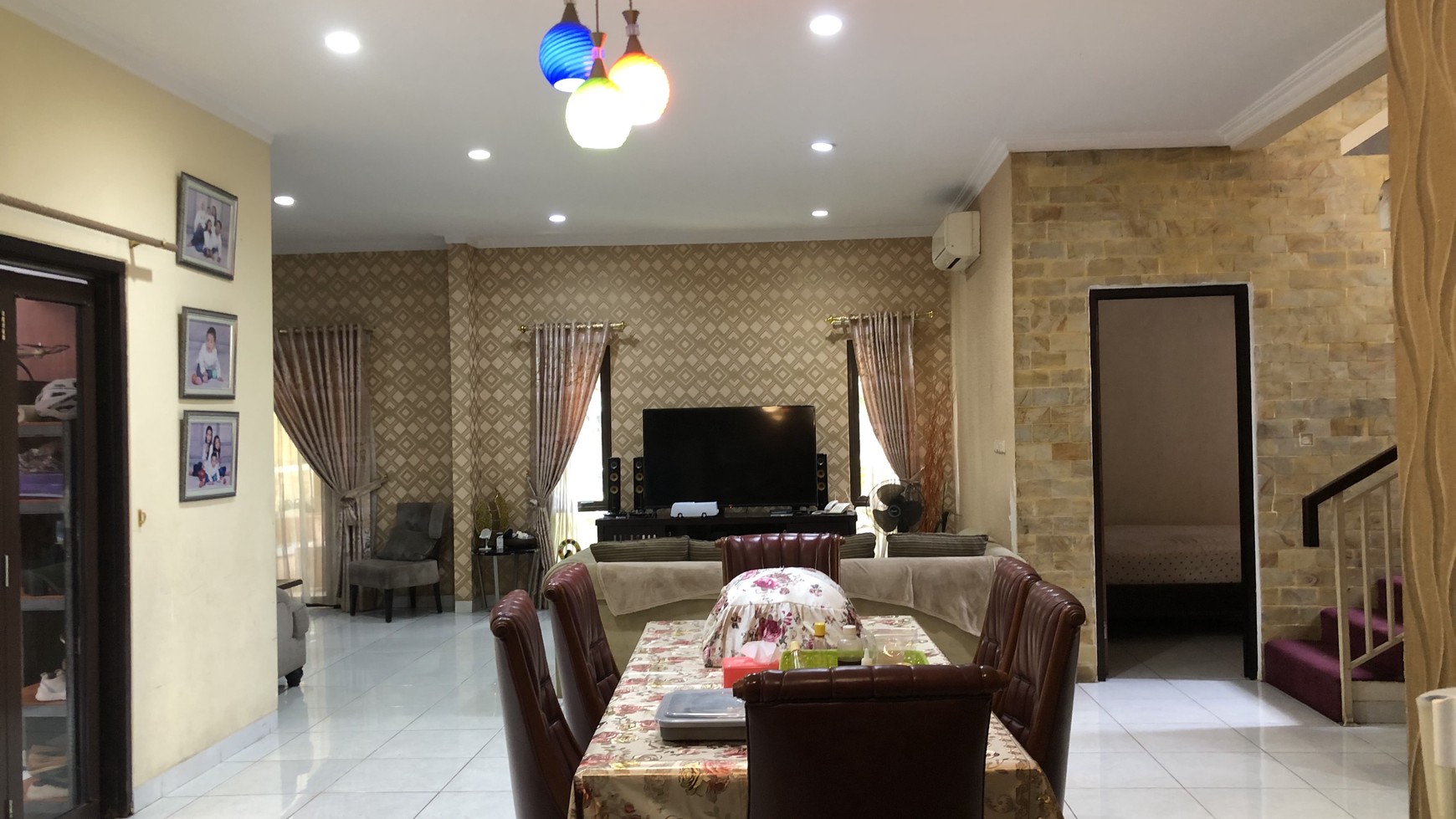 Rumah Hook di Delatinos BSD City ada Gazebo dekat Tol