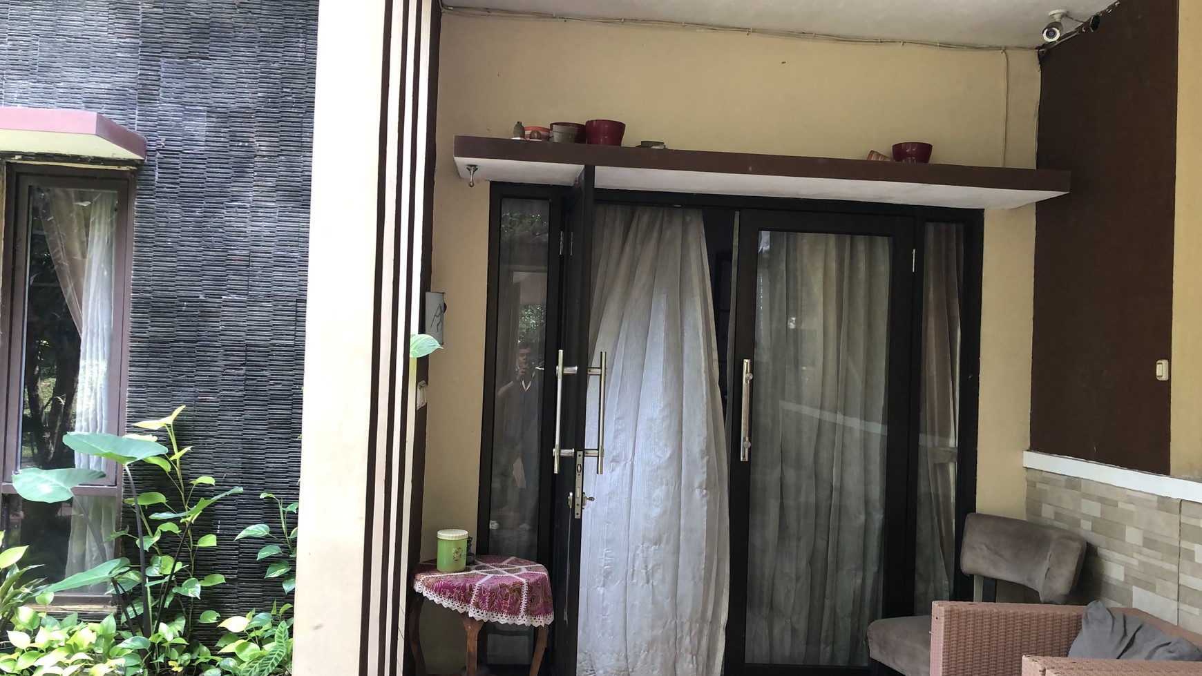 Rumah Hook di Delatinos BSD City ada Gazebo dan Kolam Ikan dekat Tol