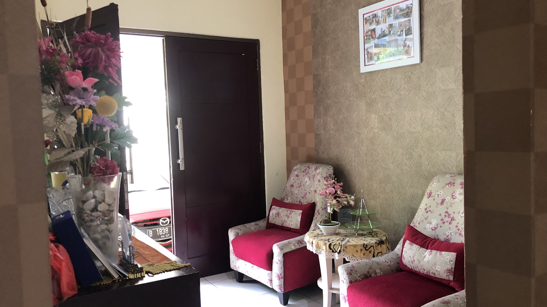 Rumah Hook di Delatinos BSD City ada Gazebo dan Kolam Ikan dekat Tol
