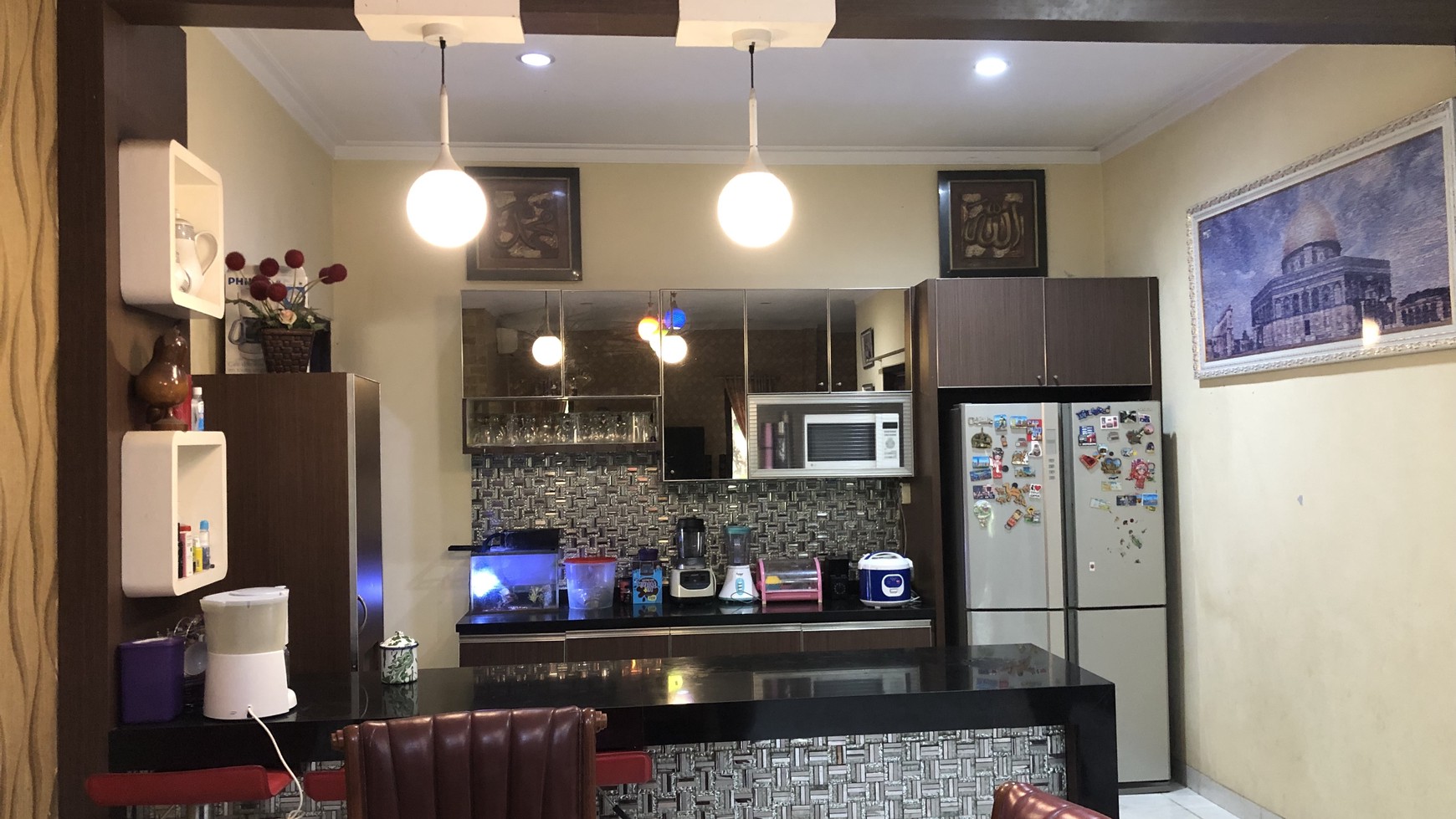 Rumah Hook di Delatinos BSD City ada Gazebo dan Kolam Ikan dekat Tol