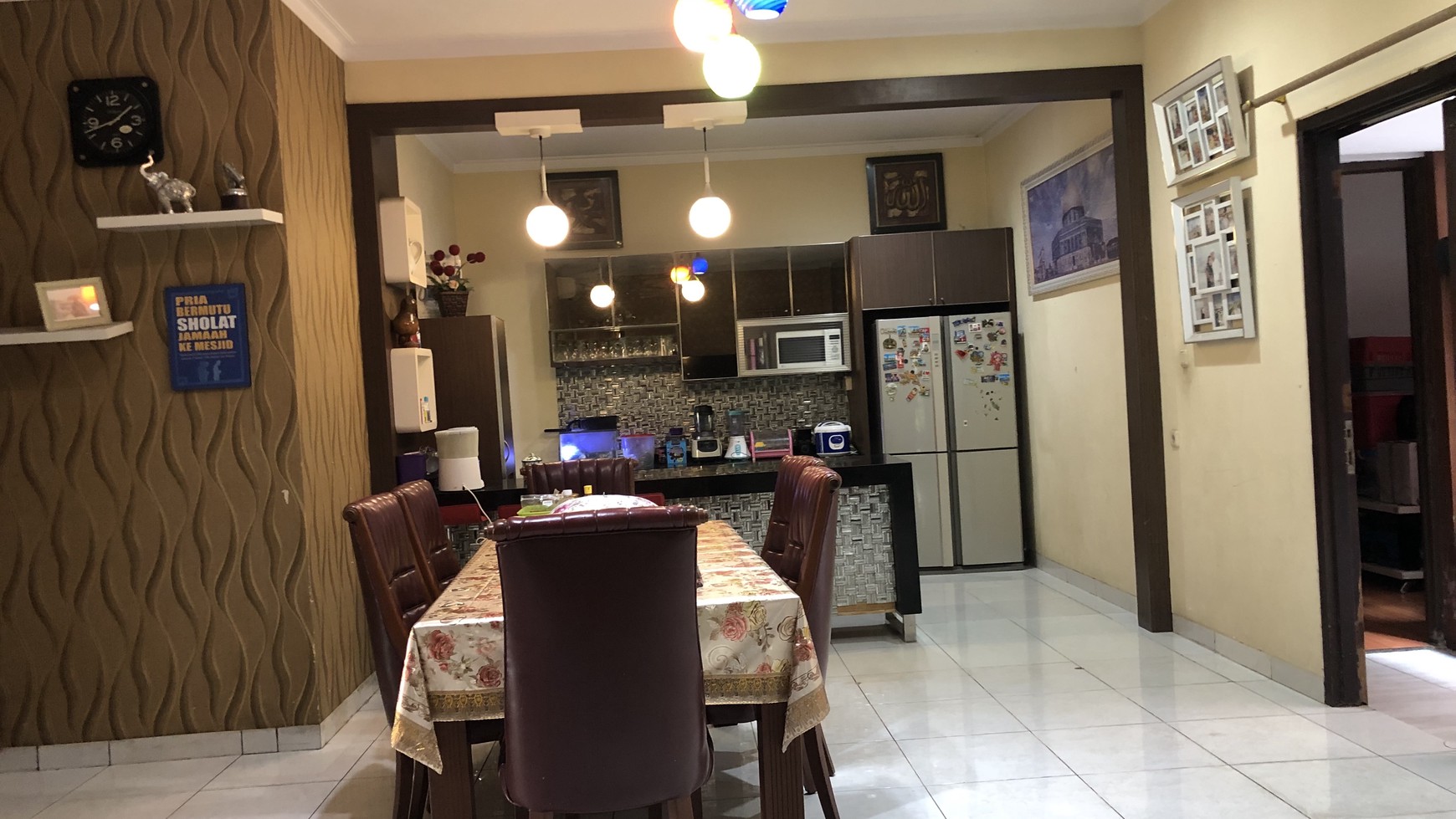 Rumah Hook di Delatinos BSD City ada Gazebo dan Kolam Ikan dekat Tol