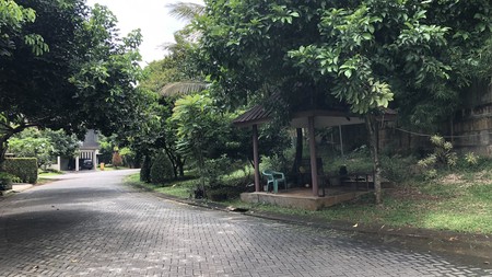 Rumah Bagus Hook di Delatinos BSD City ada Gazebo dan Kolam Ikan dekat Tol