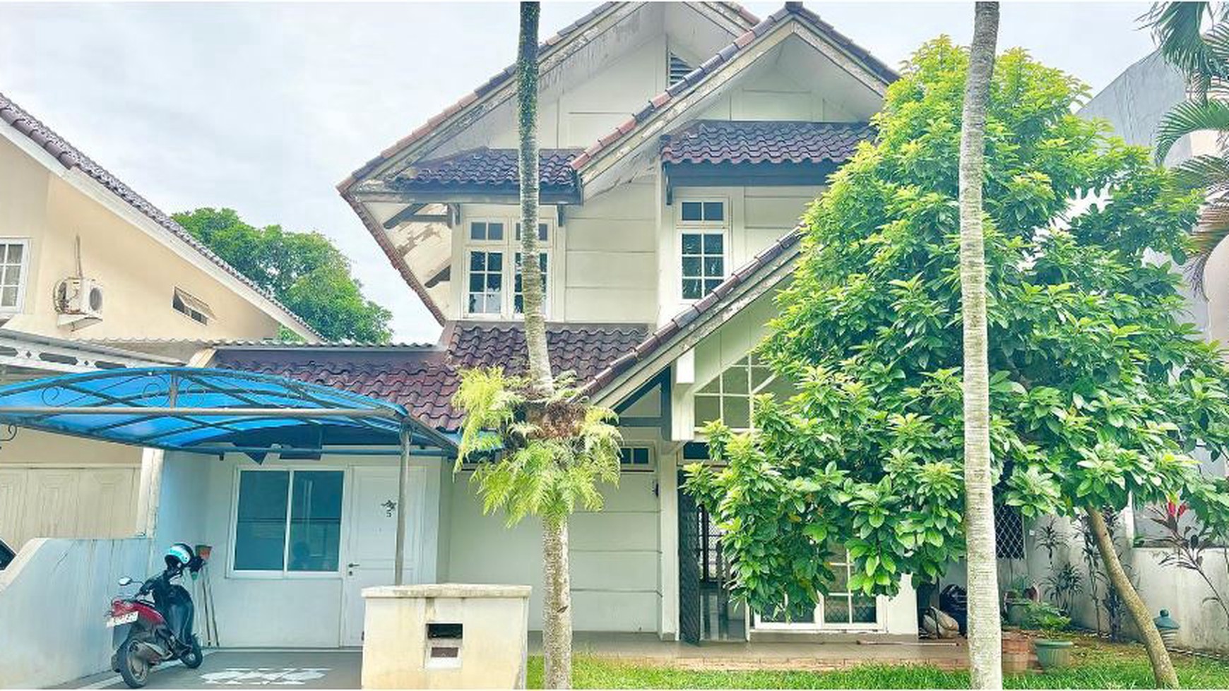 Rumah Asri Strategis LT/LB 300/160 m2 di Taman Bromo, Lippo Karawaci (JANGAN LEWATKAN!)