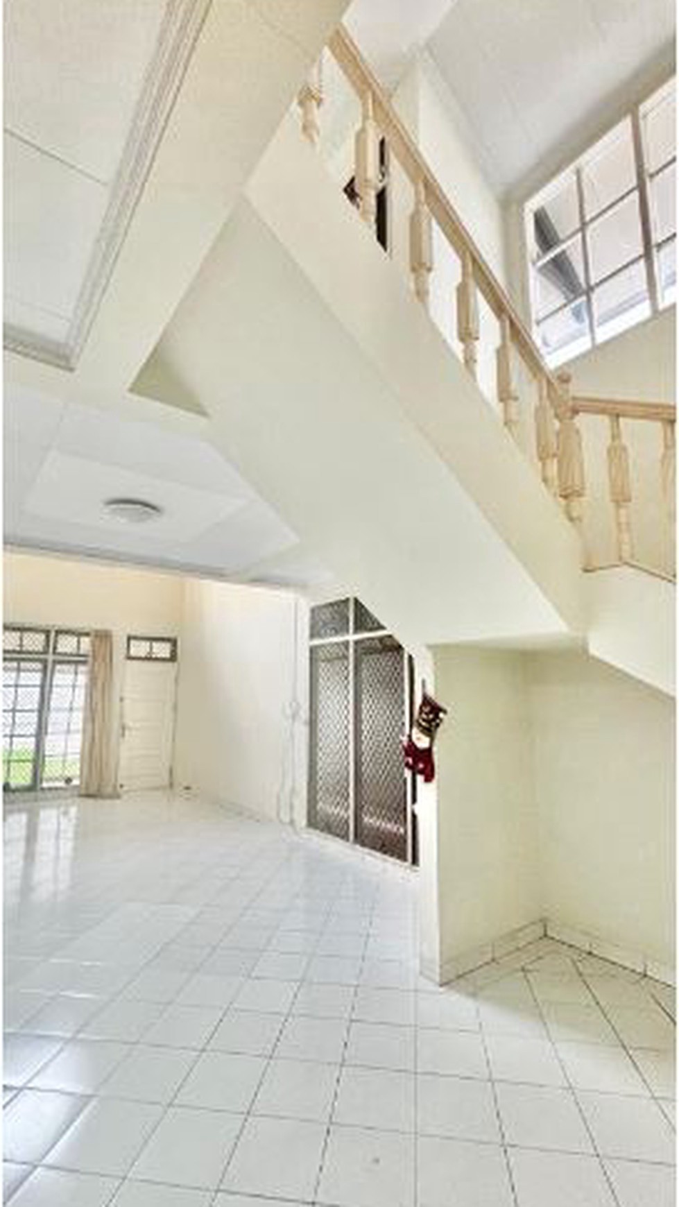 Rumah Asri Strategis LT/LB 300/160 m2 di Taman Bromo, Lippo Karawaci (JANGAN LEWATKAN!)