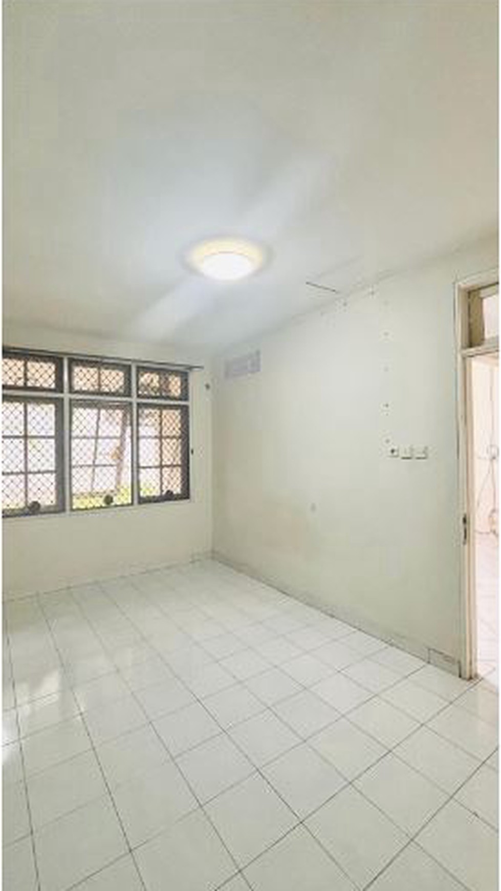 Rumah Asri Strategis LT/LB 300/160 m2 di Taman Bromo, Lippo Karawaci (JANGAN LEWATKAN!)