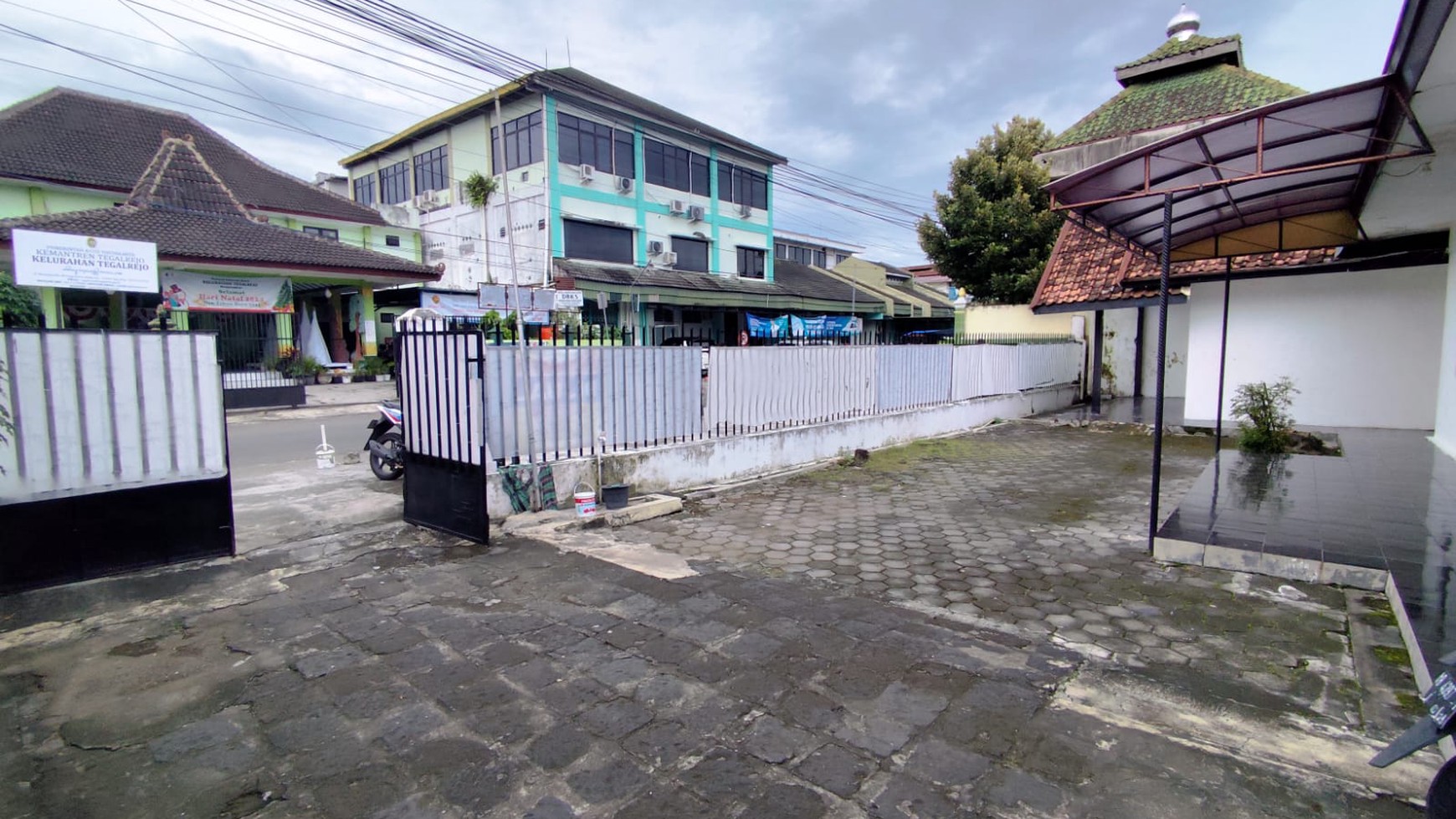 Tanah & Bangunan Lokasi Dekat Kantor Kelurahan Tegalrejo