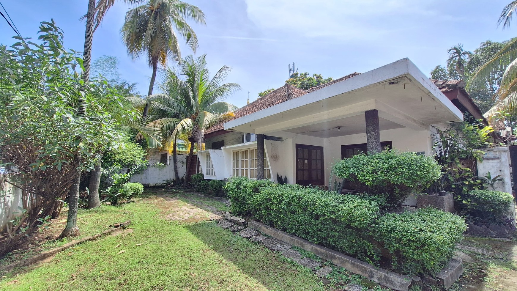 Dijual Rumah Lama (hitung tanah) di zona Komersil (K-1)