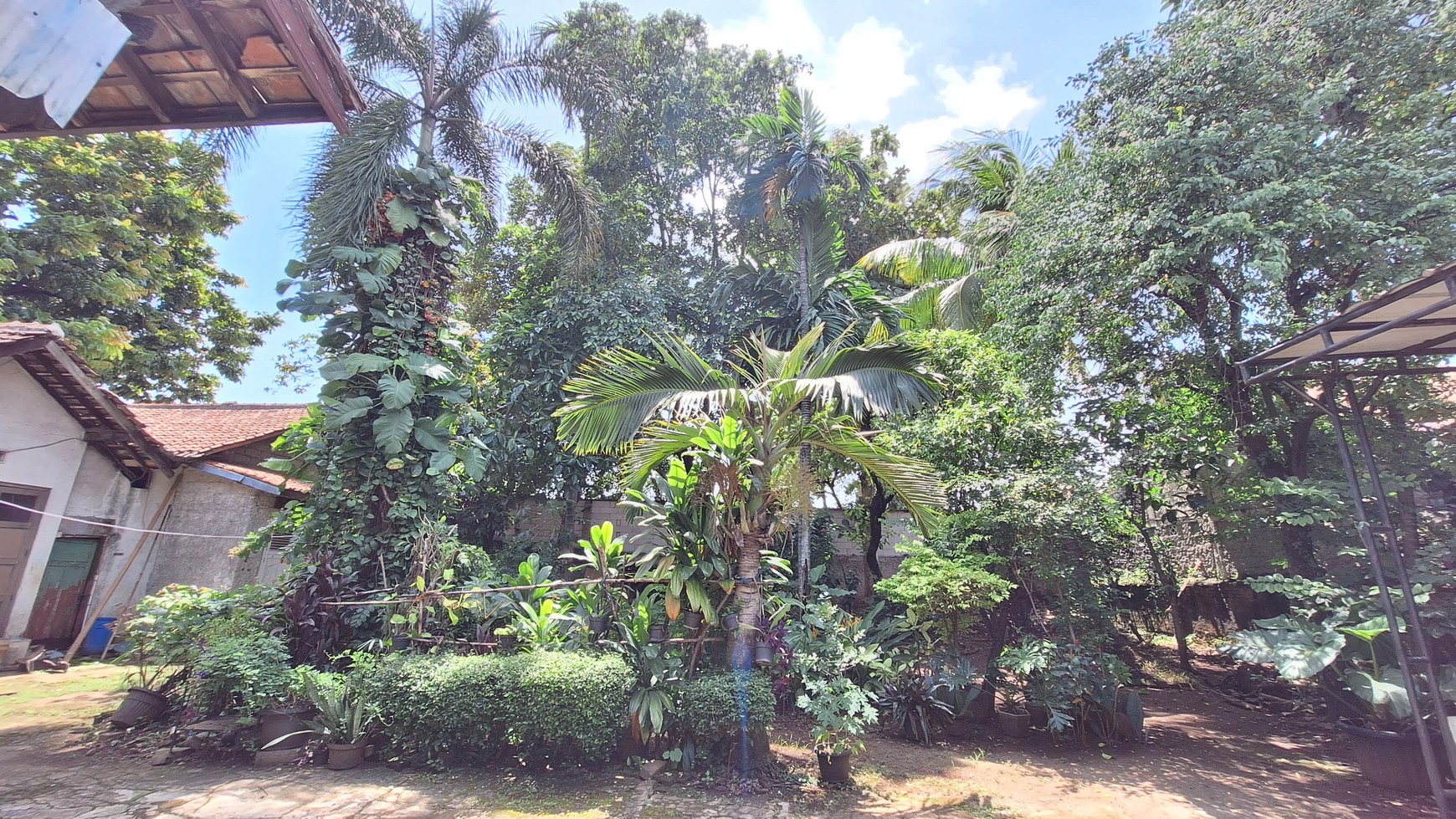 Dijual Rumah Lama (hitung tanah) di zona Komersil (K-1)