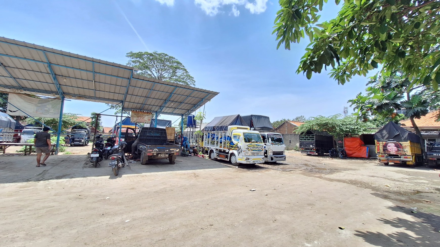 Dijual Rumah Lama (hitung tanah) di zona Komersil (K-1)