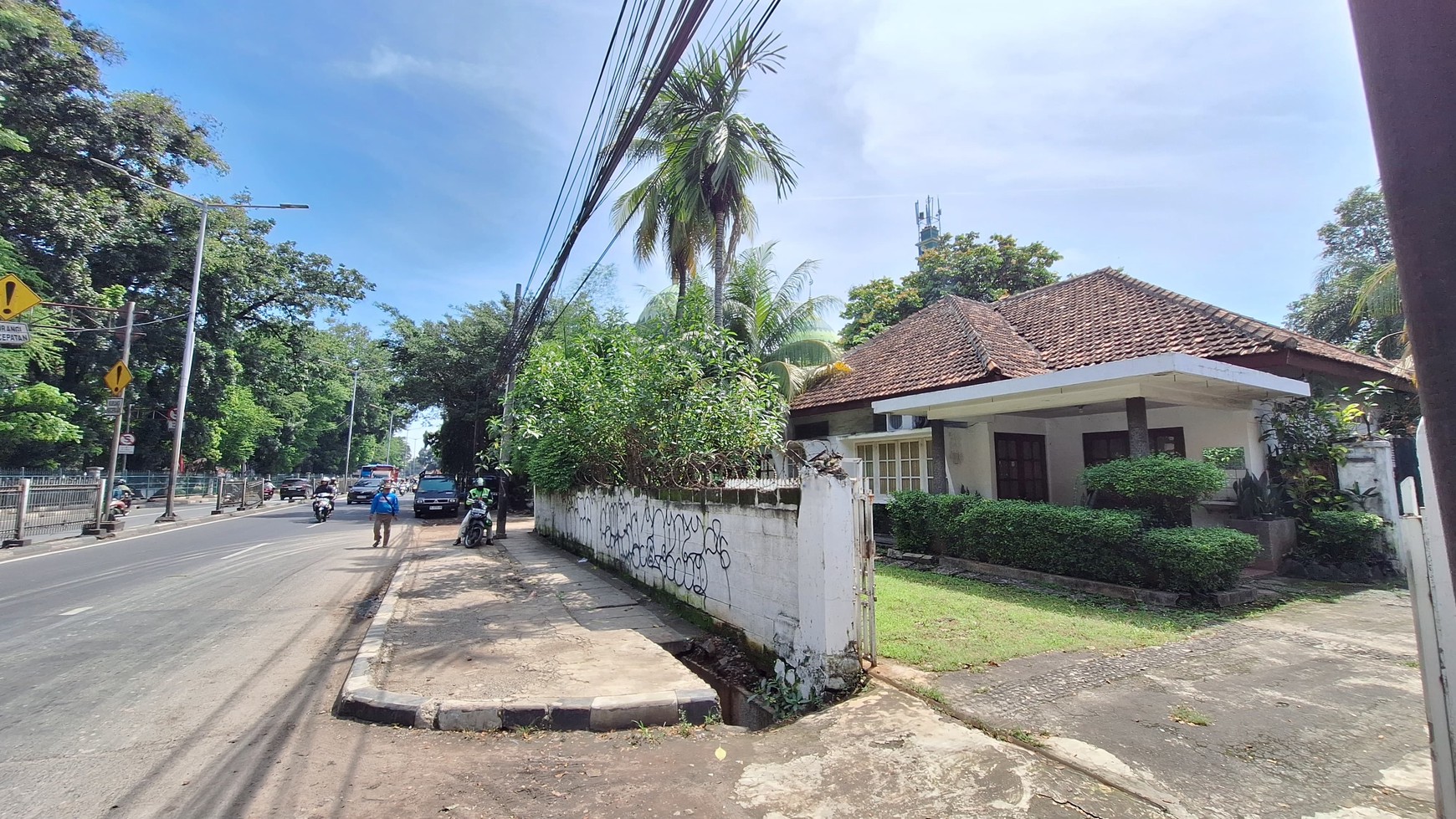 Dijual Rumah Lama (hitung tanah) di zona Komersil (K-1)