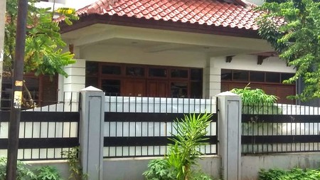 Rumah Lama Terawat Harga Murah Area Tenang di Cipete