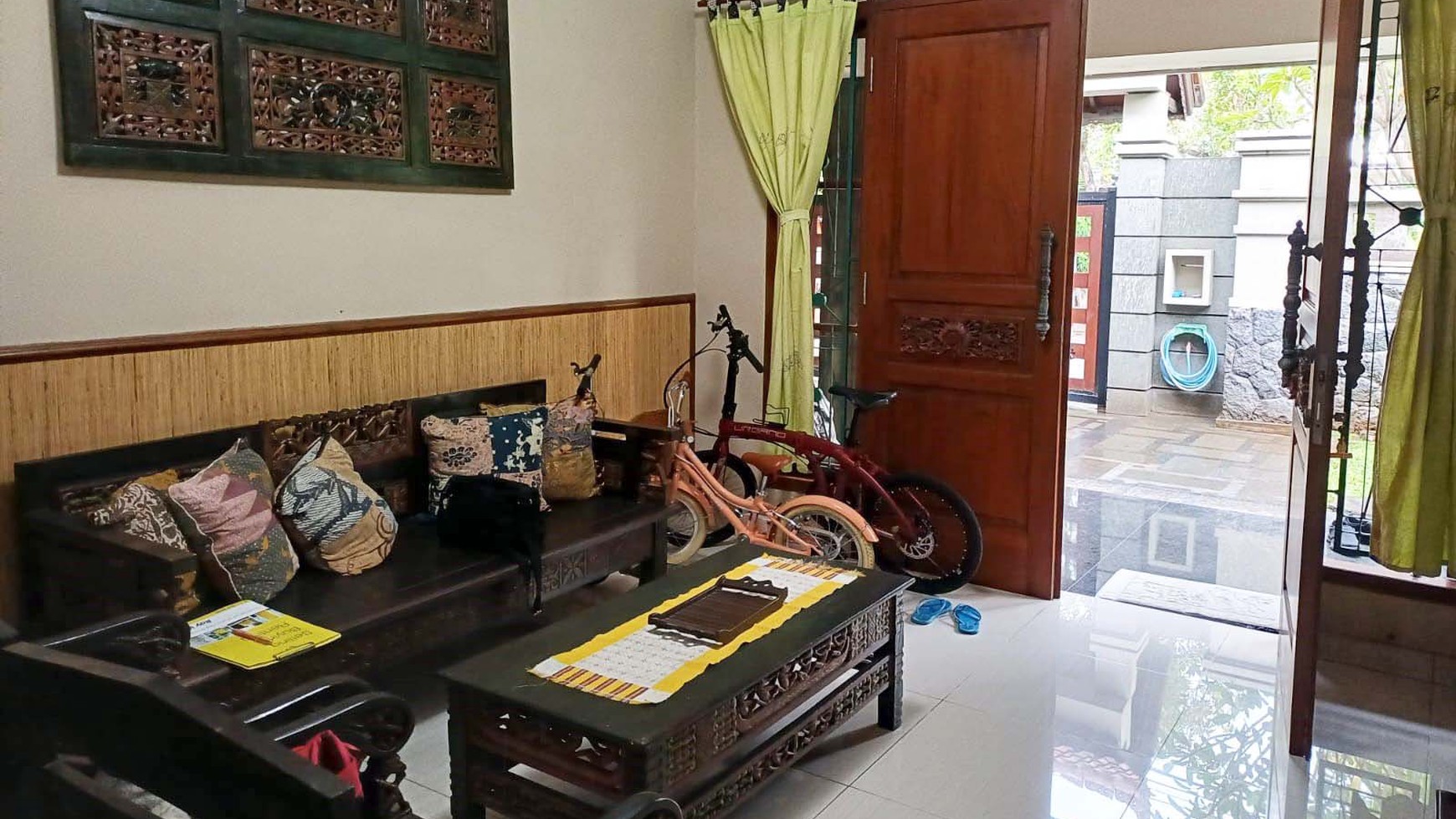 Rumah di Raya Kutisari Indah Surabaya Selatan, Semi Furnished, Siap Huni