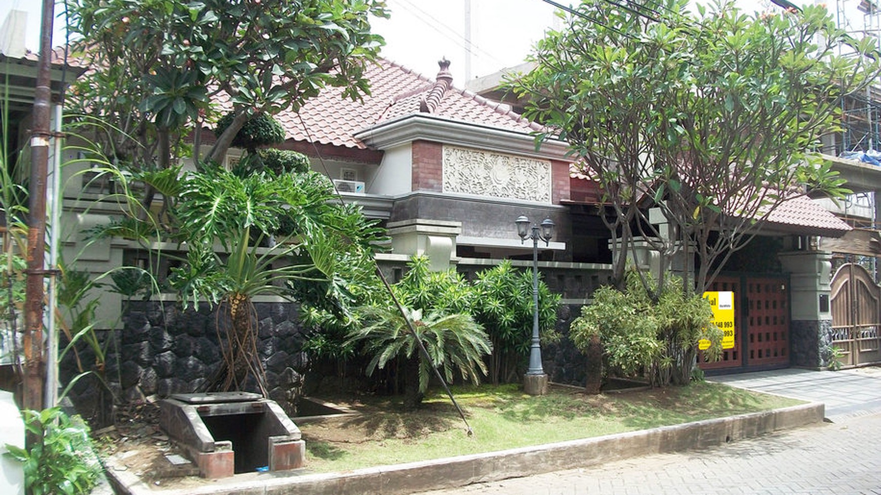 Rumah di Raya Kutisari Indah Surabaya Selatan, Semi Furnished, Siap Huni