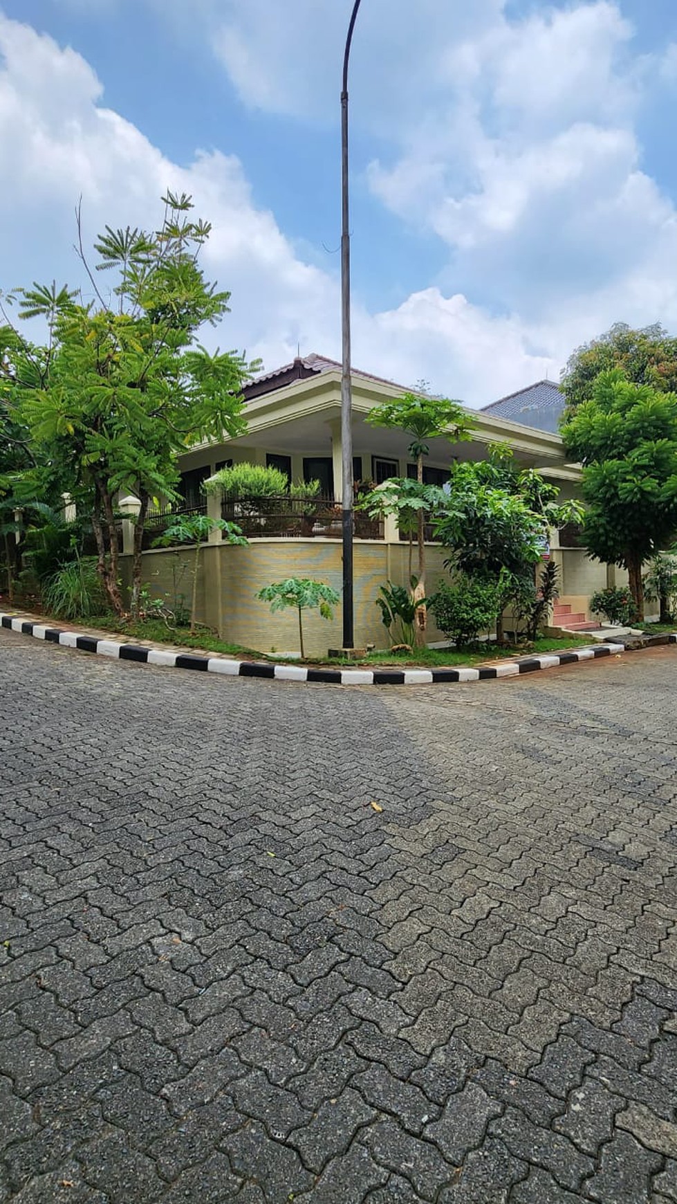 Dijual RUmah Bagus Mewah siap huni di Villa Cinere Mas.