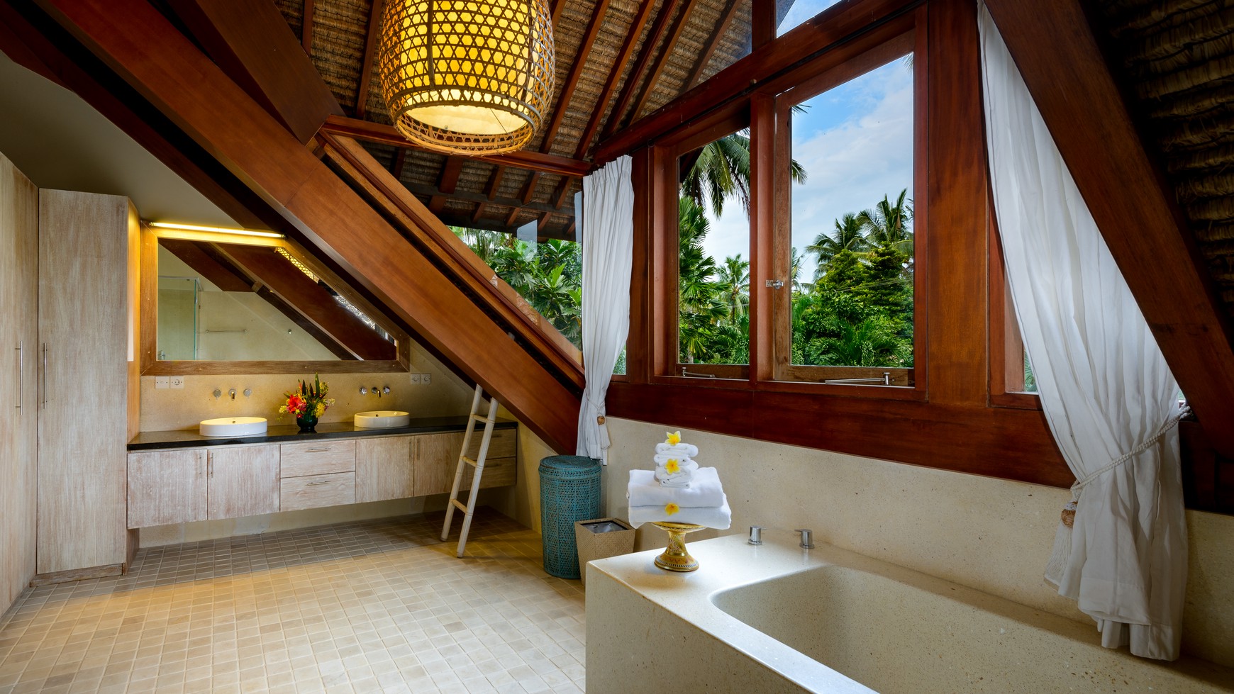 Leasehold - A Tranquil 4-Bedroom Sanctuary with Stunning Sunset Views in Balian Beach, Bali