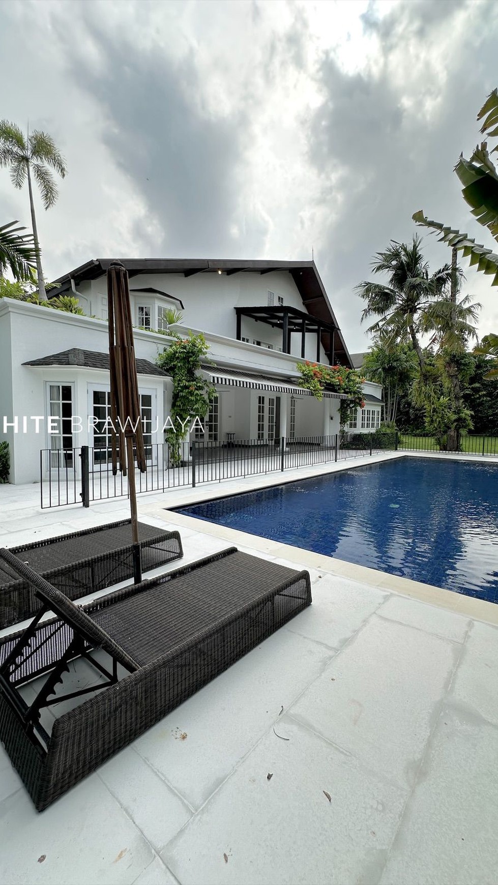 Rumah Modern Minimalis Dalam Townhouse Lingkungan Tenang Area Kemang Dalam