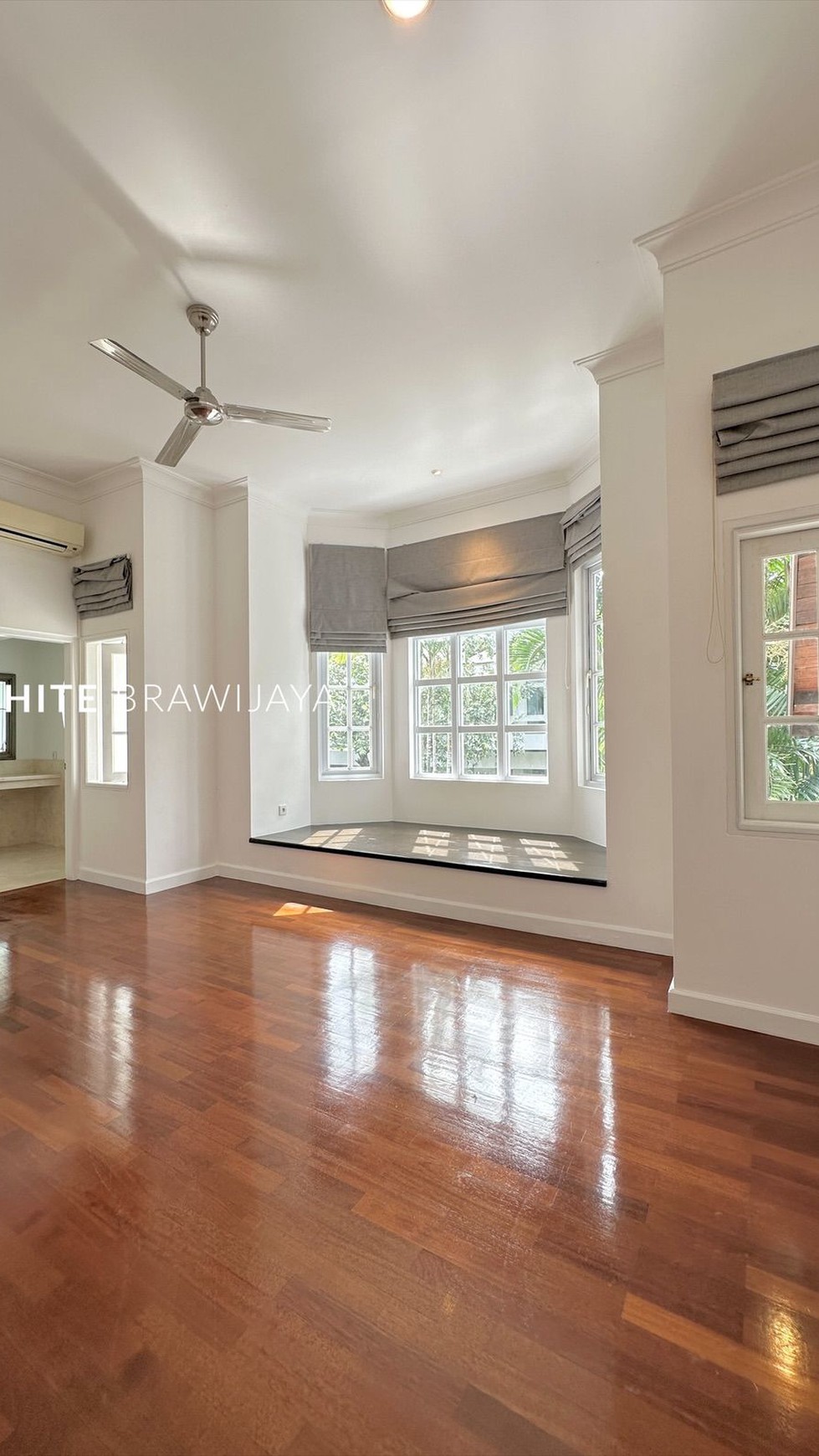 Rumah Modern Minimalis Dalam Townhouse Lingkungan Tenang Area Kemang Dalam