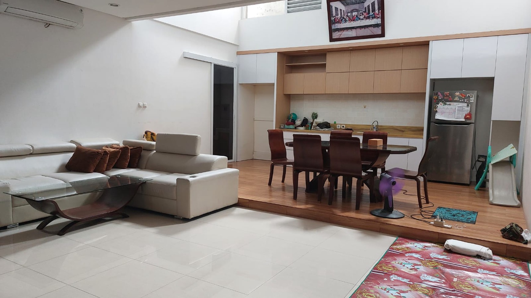 Rumah Modern Depan Taman Cluster Celebration Town Grand Wisata Bekasi