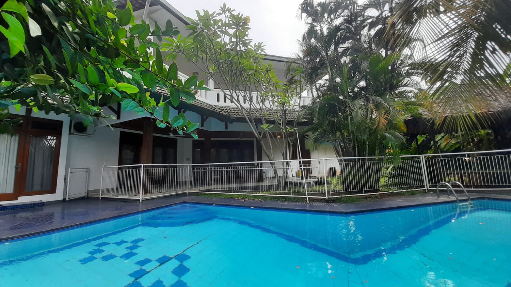 DIJUAL MURAH RUMAH DI KEMANG DALAM, penuh privacy, Nyaman