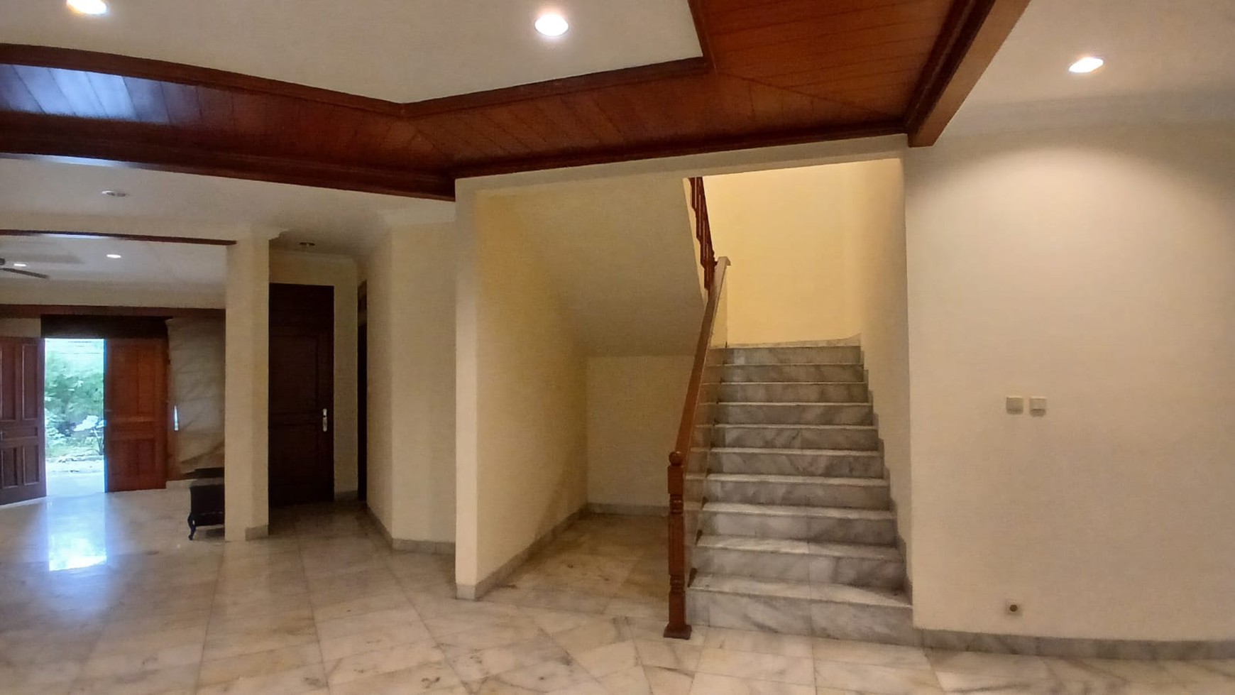 DIJUAL MURAH RUMAH DI KEMANG DALAM, penuh privacy, Nyaman