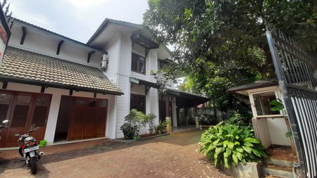RUMAH Luas DI KEMANG DALAM, privacy, Nyaman 