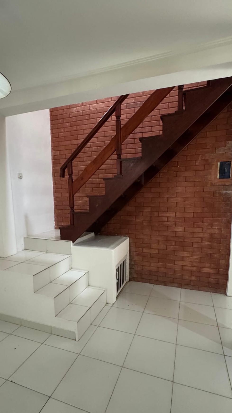 Dijual Rumah Baru 2 Lantai di Renovasi di Cinere