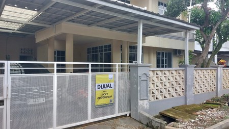 DIJUAL RUMAH 2 LAINTAI BAGUS SIAP HUNI LOKASI STRATEGI DI PONDOK CABE